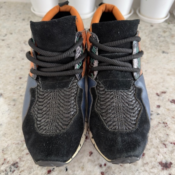 Steve Madden Chunky Trail Snakers- Basket Weave Back- Size 6.5 - Picture 2 of 5